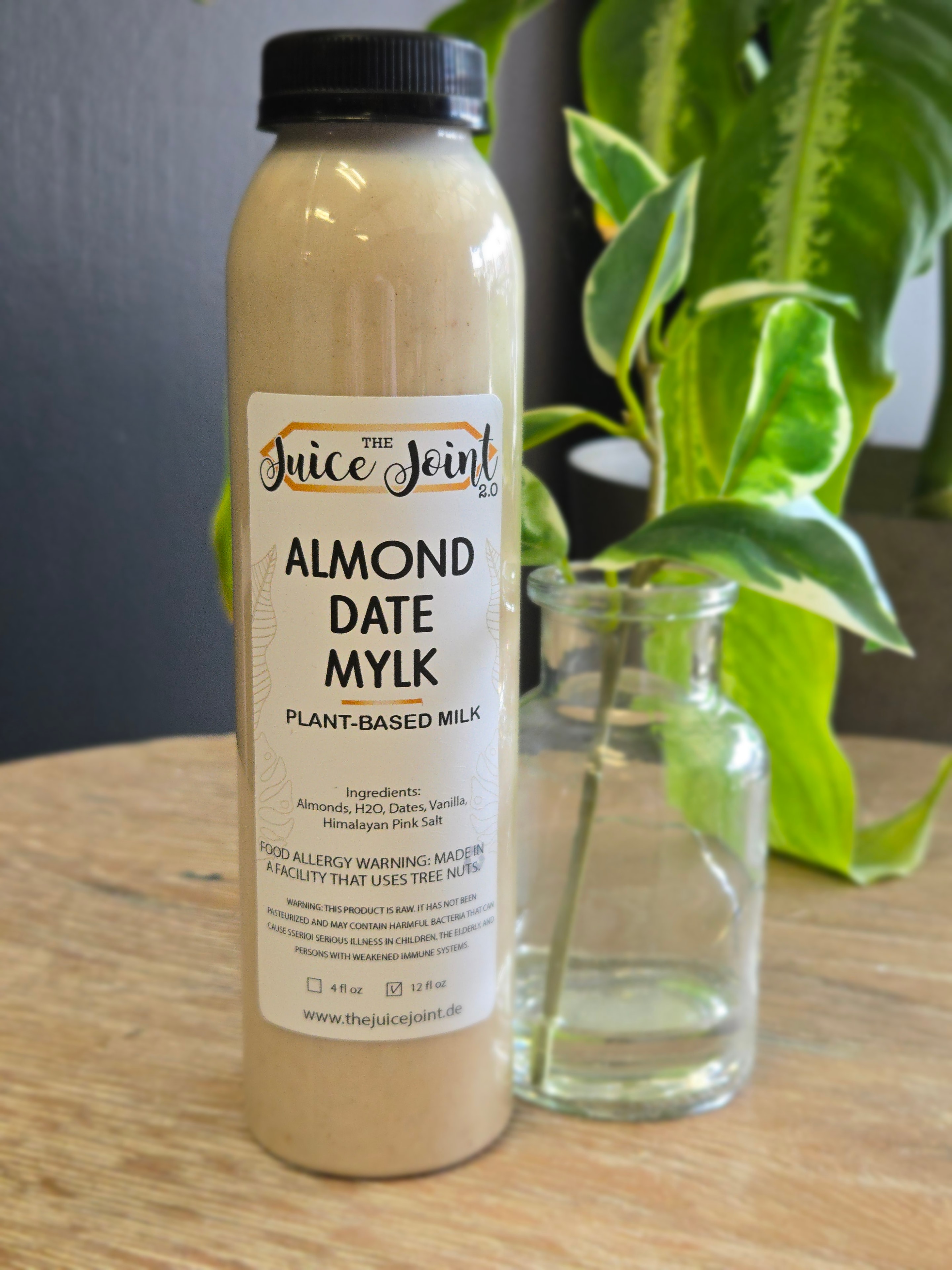 Almond Date Mylk
